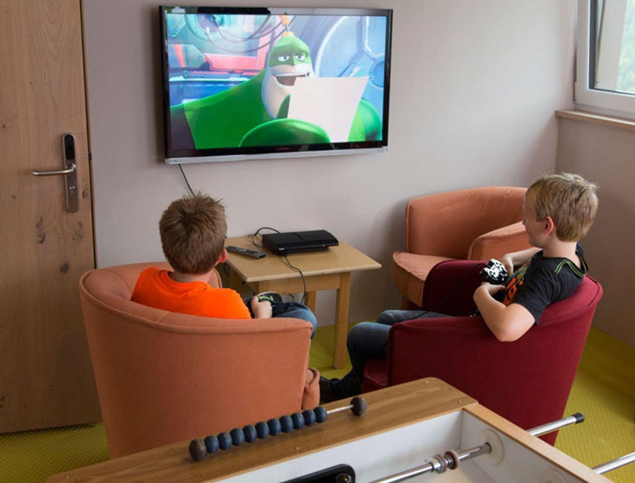 Children playing Playstation at the Alphotel